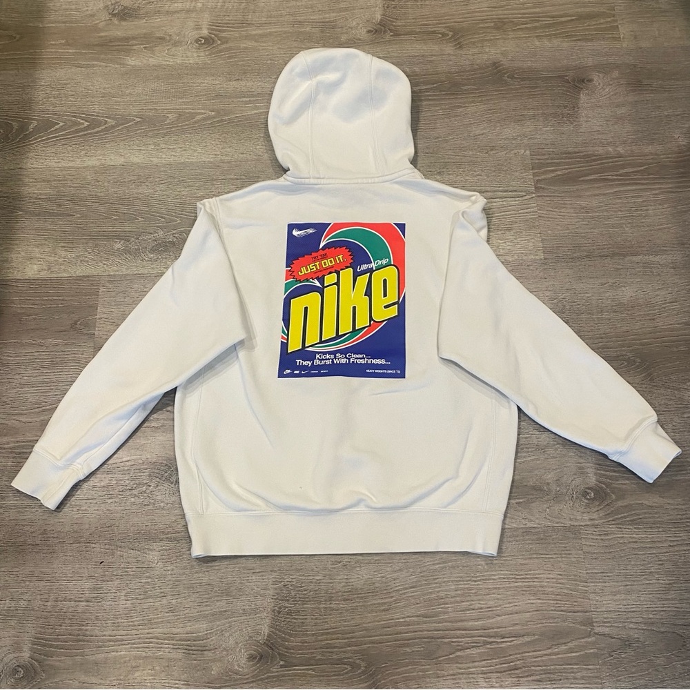 NIKE "Keep It Clean" Ultra Drip Graphic Hoodie Size Medium